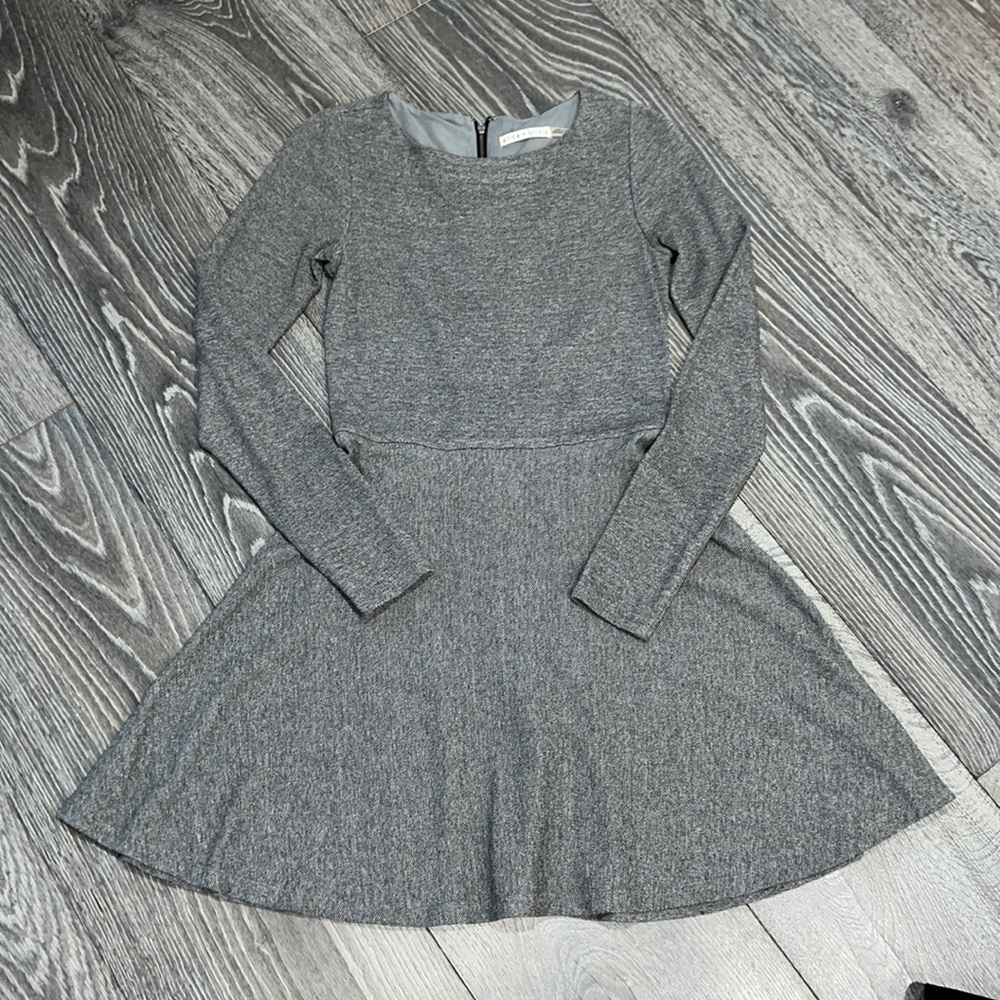 ALICE AND OLIVIA knit scatter dress. Size 4